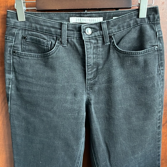 Jones New York Jeans / Park Avenue Curvy / Size 4 - Picture 4 of 14